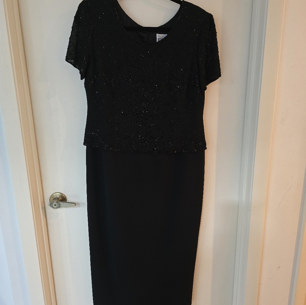 R & M Richards By Karen Kwong Black Beaded Full Length Evening Dress Siz…